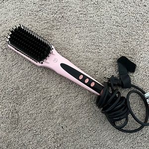 L’ange Le Vite heated hair brush straightener.  Lange hot brush.